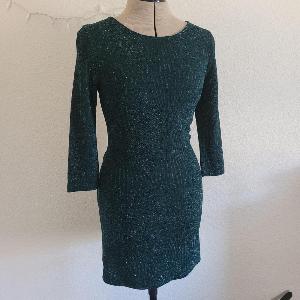 Elegant Green Dress - Picture 4 of 9